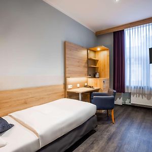 Zimmer mit Kingsize-Bett